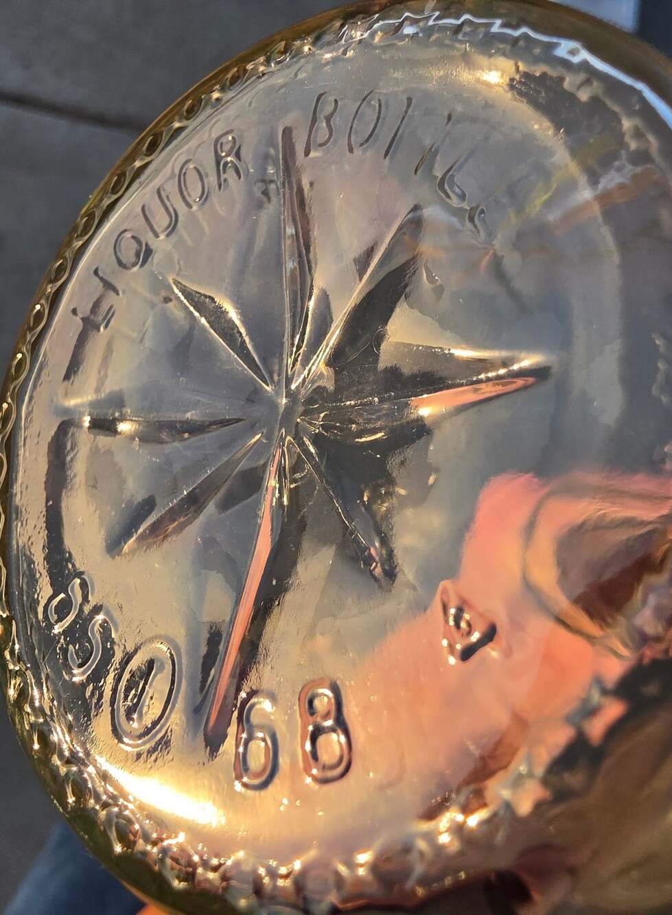 Vintage Cut Glass Liquor Decanter Starburst Design - Picture 2 of 4